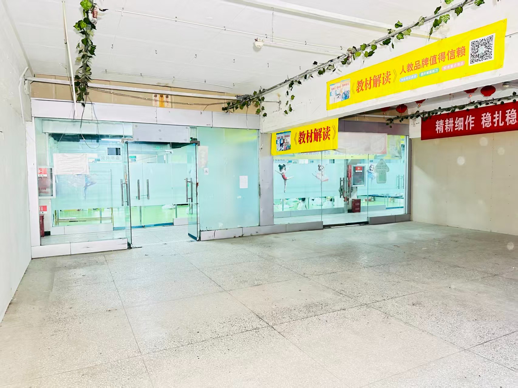 宜人东路提供写字楼、商铺、展示空间、直播间等多种面积选择，满足企业办公、研发、展示、运营等多元需求。