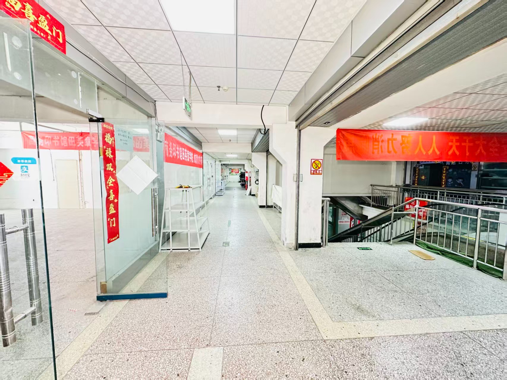 宜人东路引入人工智能技术应用场景，推动AI与商业、零售、电商、企业服务等领域融合发展。